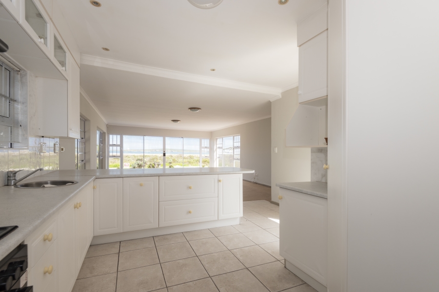 4 Bedroom Property for Sale in Middedorp Western Cape